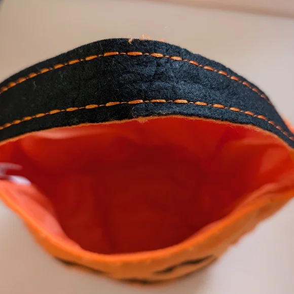 Sur la table "Trick or Treat" Pumpkin Bag For Kids - Picture 3 of 4